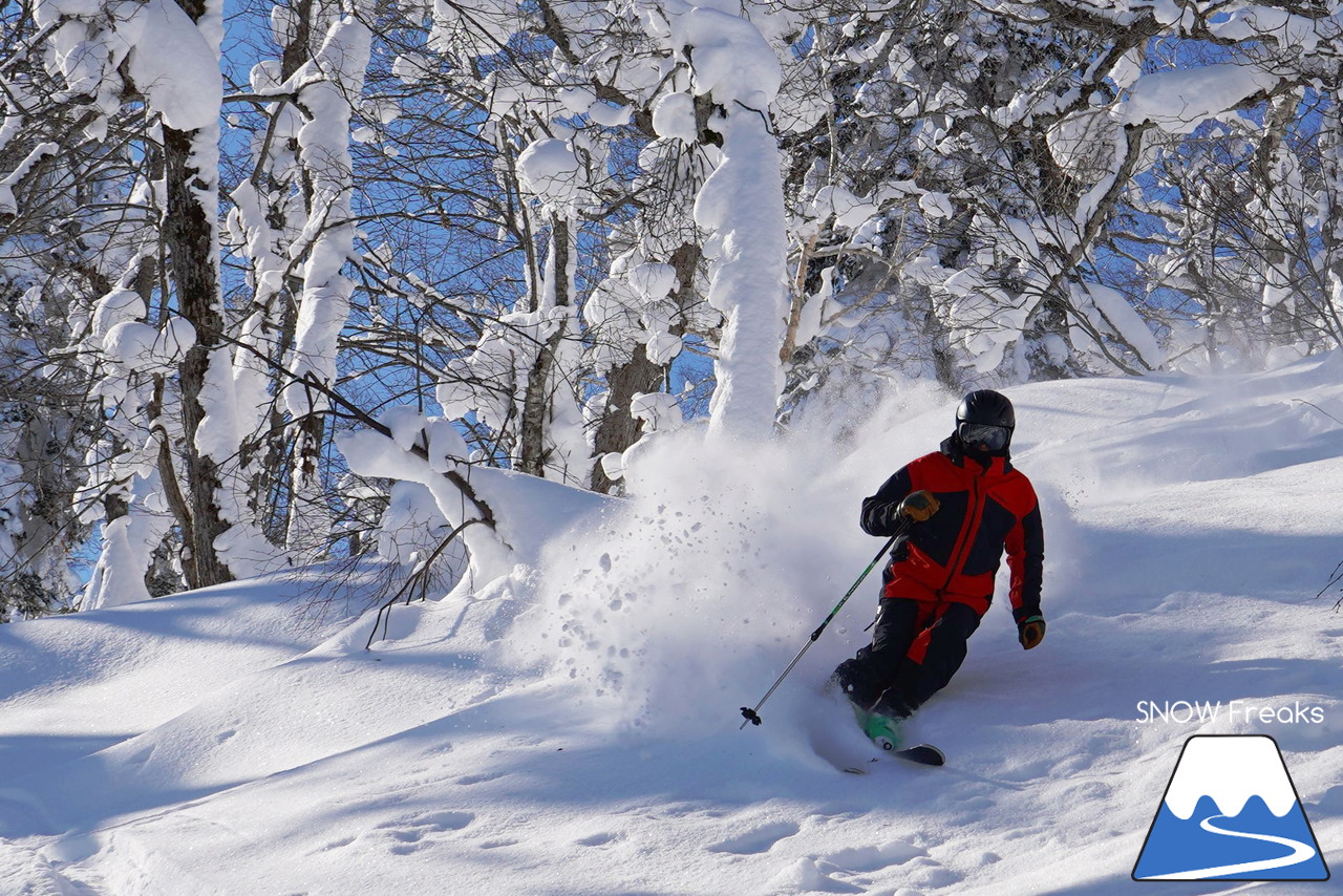 カムイスキーリンクス 今季ICチケット導入＆新装OPENのセンターハウスで快適度アップ☆そして、粉雪が舞い上がる尾形信の『パウダーガイド』!!
